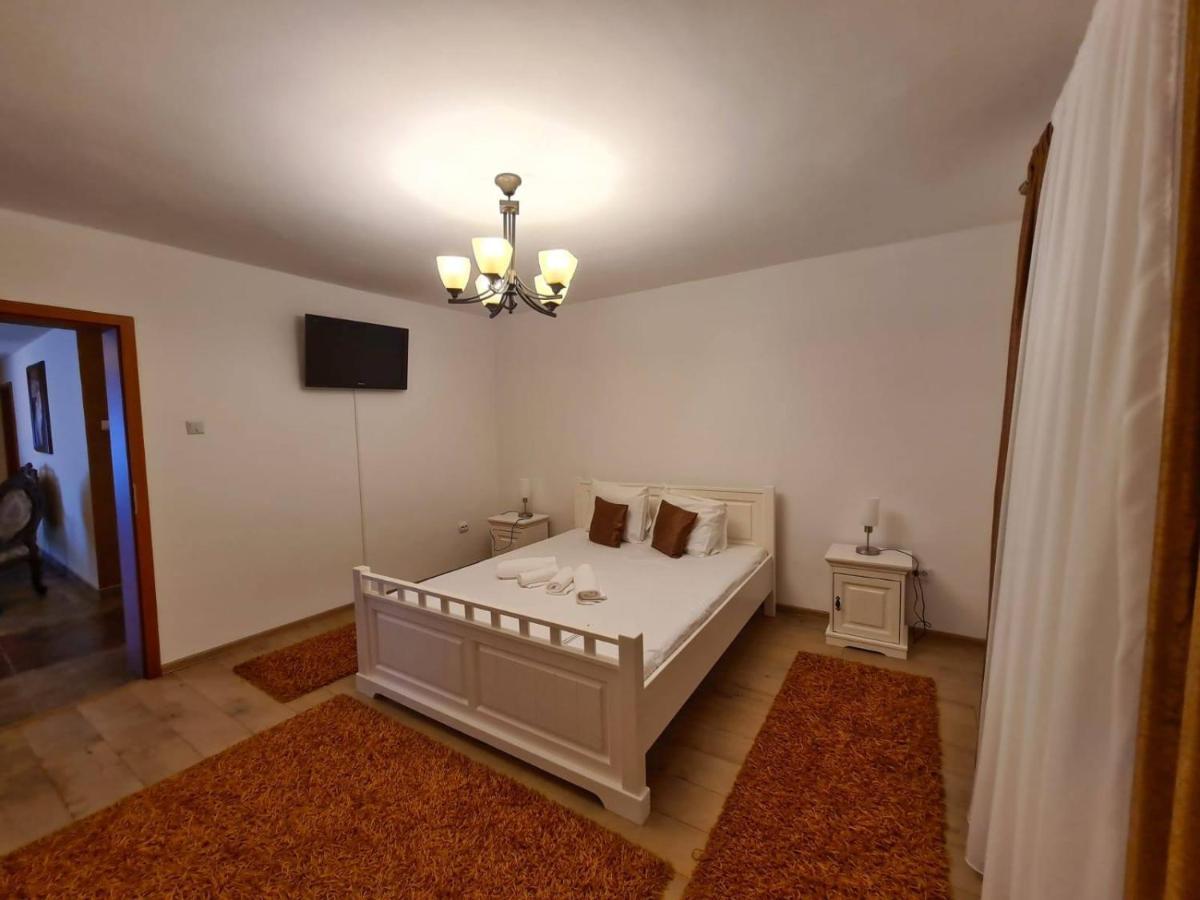 Casa Luca Hotel Moldova Noua Ngoại thất bức ảnh